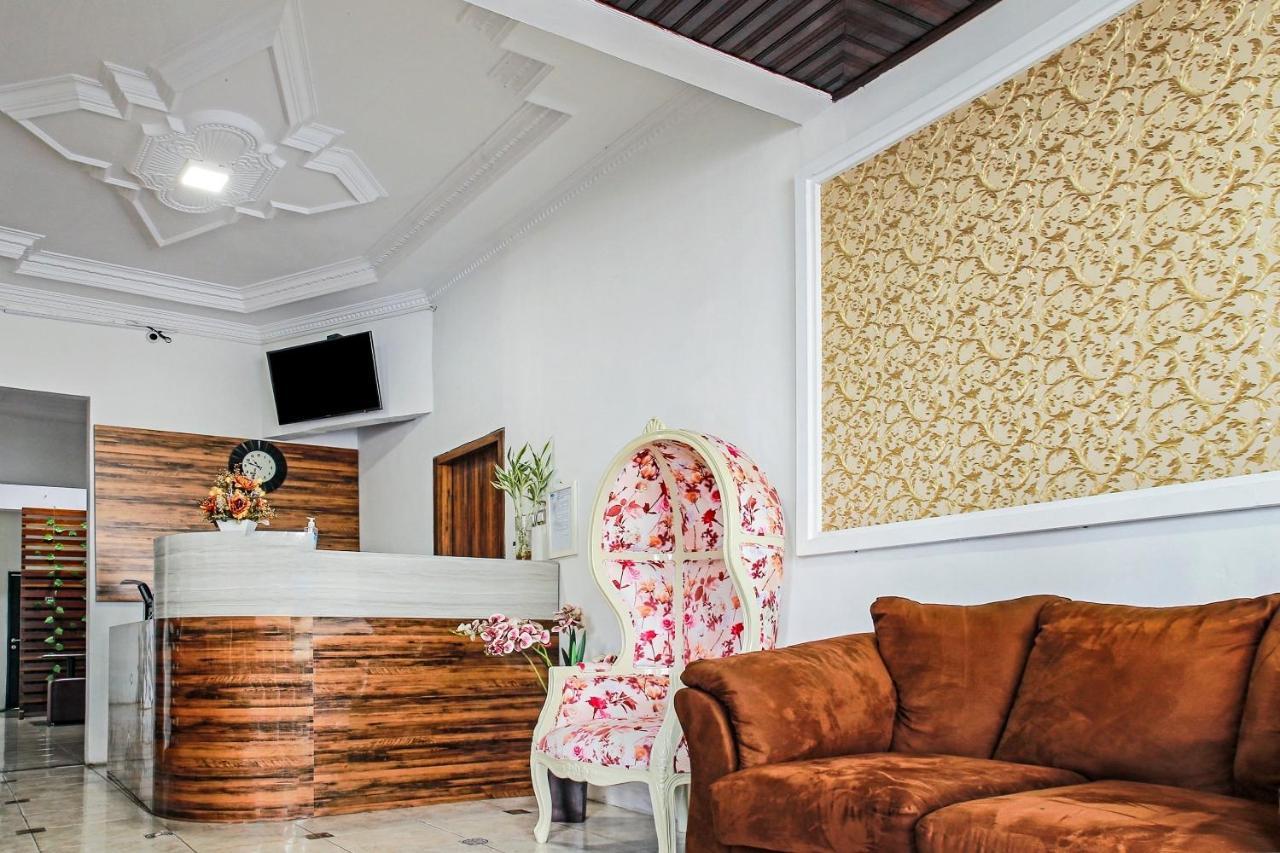 Oyo 90221 Makarim Guest House Syariah Пангкалан Бун Экстерьер фото