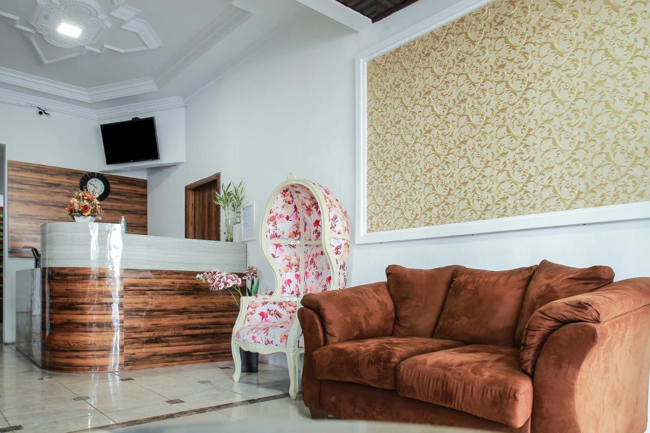 Oyo 90221 Makarim Guest House Syariah Пангкалан Бун Экстерьер фото