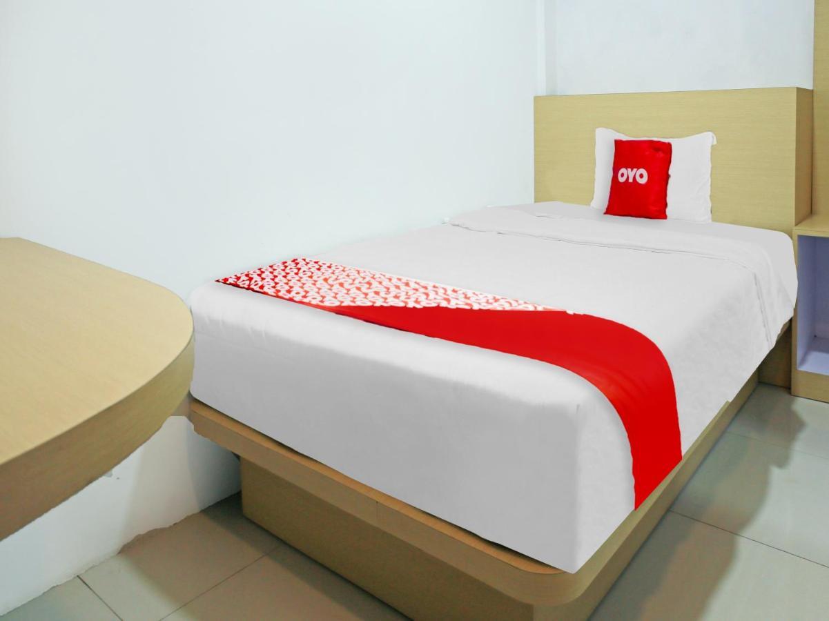 Oyo 90221 Makarim Guest House Syariah Пангкалан Бун Экстерьер фото