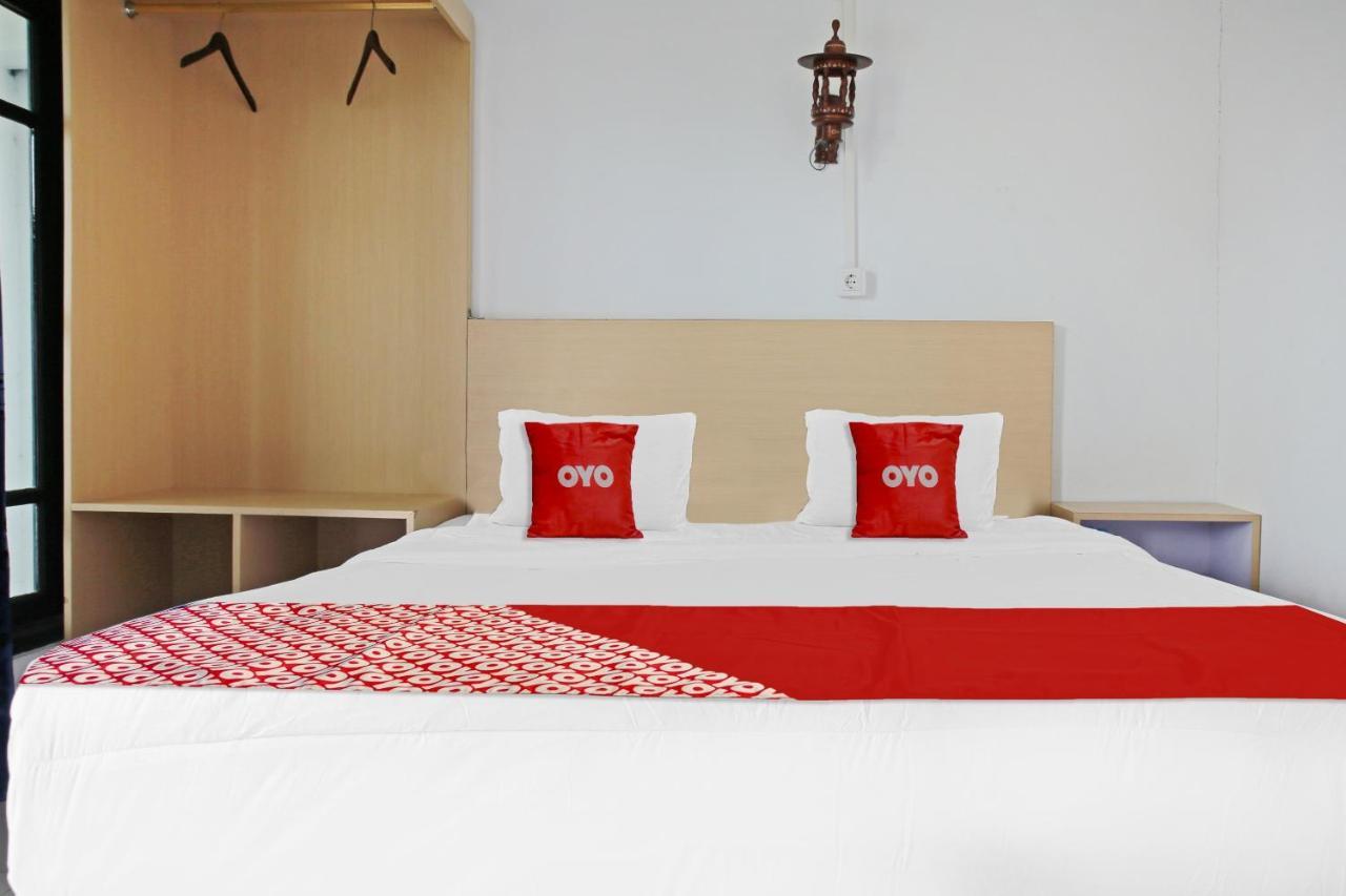 Oyo 90221 Makarim Guest House Syariah Пангкалан Бун Экстерьер фото