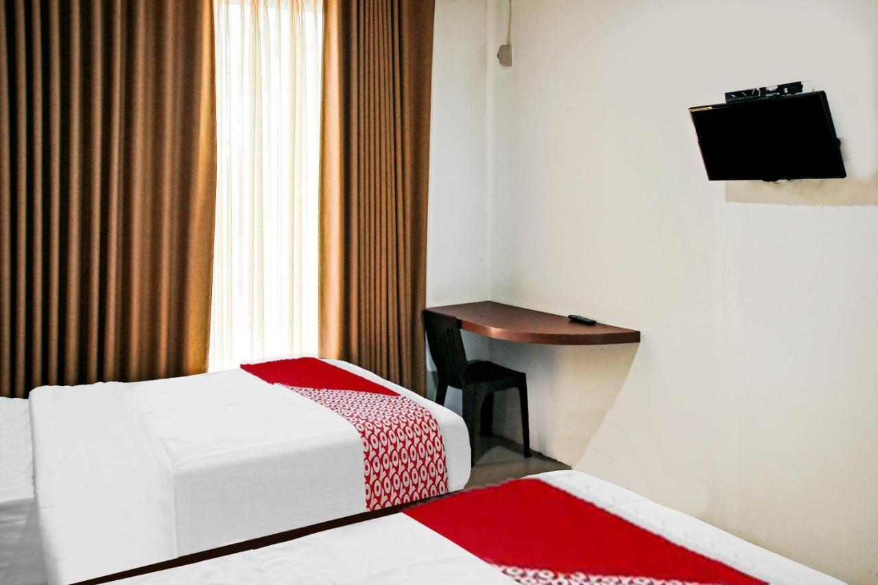 Oyo 90221 Makarim Guest House Syariah Пангкалан Бун Экстерьер фото