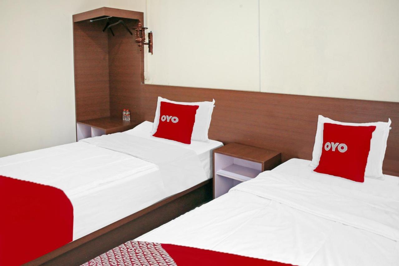 Oyo 90221 Makarim Guest House Syariah Пангкалан Бун Экстерьер фото